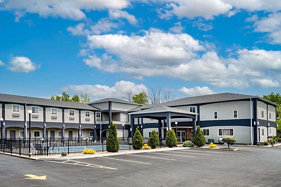 Days Inn & Suites by Wyndham Niagara Falls/Buffalo