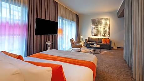 East Signature Triple Room