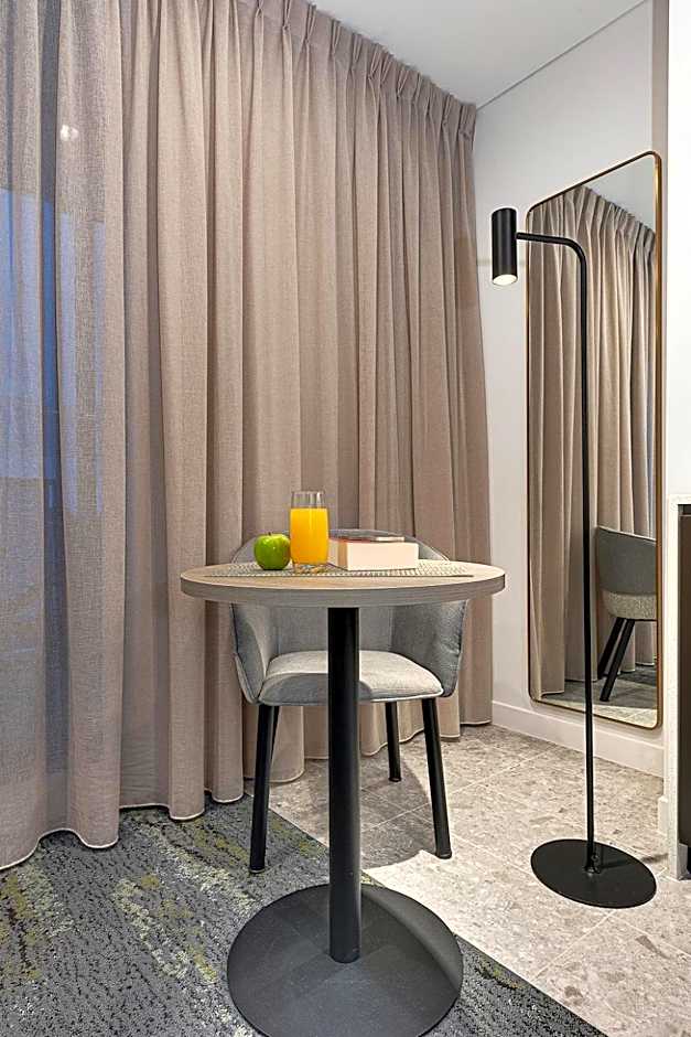 Littomore Suites Kingswood