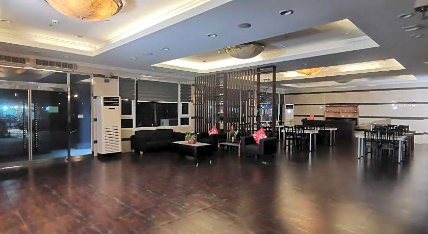 Townhouse Oak Vera Hotel Near Clark International Airport