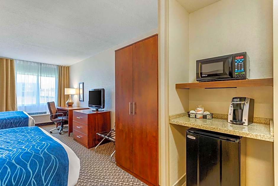 Comfort Inn & Suites near Route 66