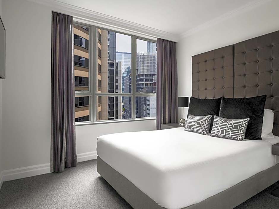 Mantra 2 Bond Street