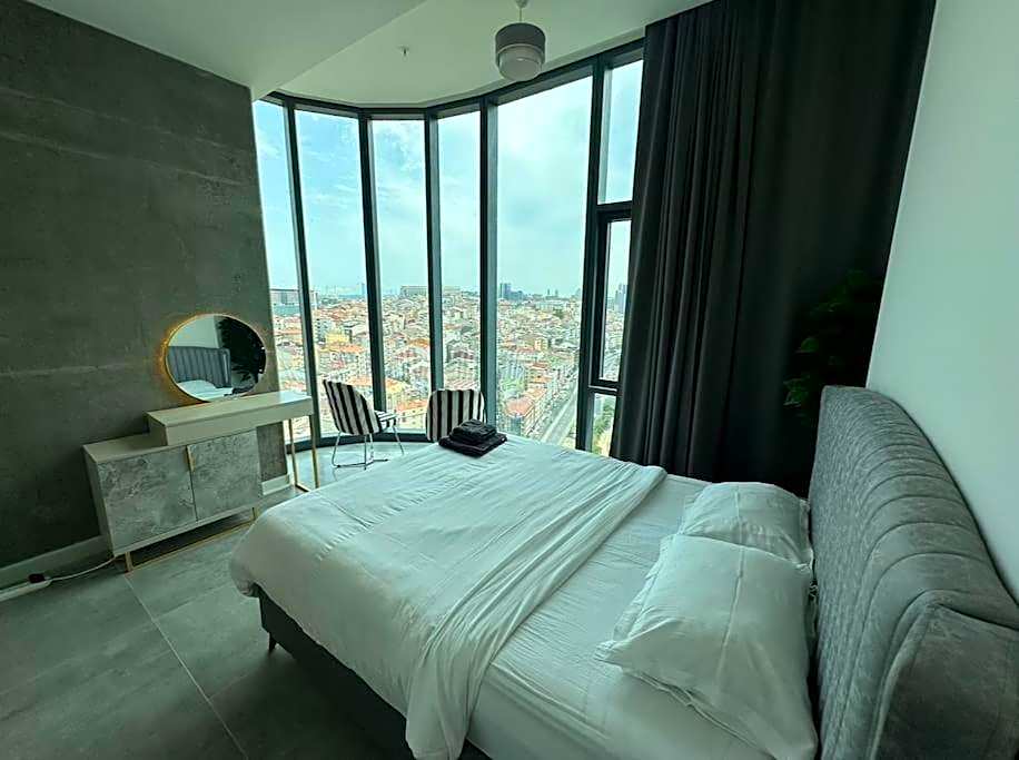 Elegant 2 bedroom apt Sinpas queen gym pools