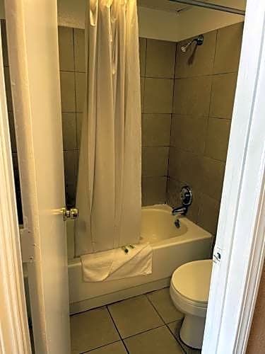 American Inn Council Bluffs – Council Bluffs, IA