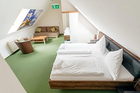 Six-Bed-Room