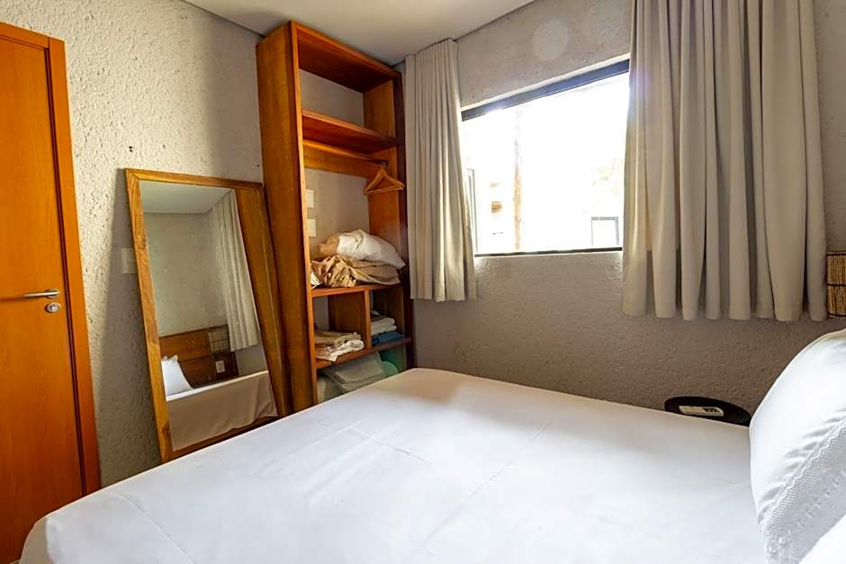 Casa com Piscina Privativa Lambari 102 by Qavi