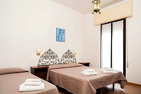 Basic Triple Room