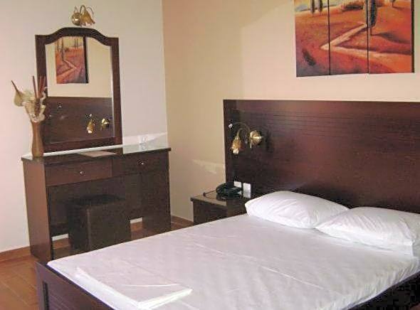 Pantheon Hotel & Suites