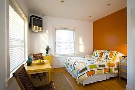 Junior Studio Suite - 1 Queen Bed