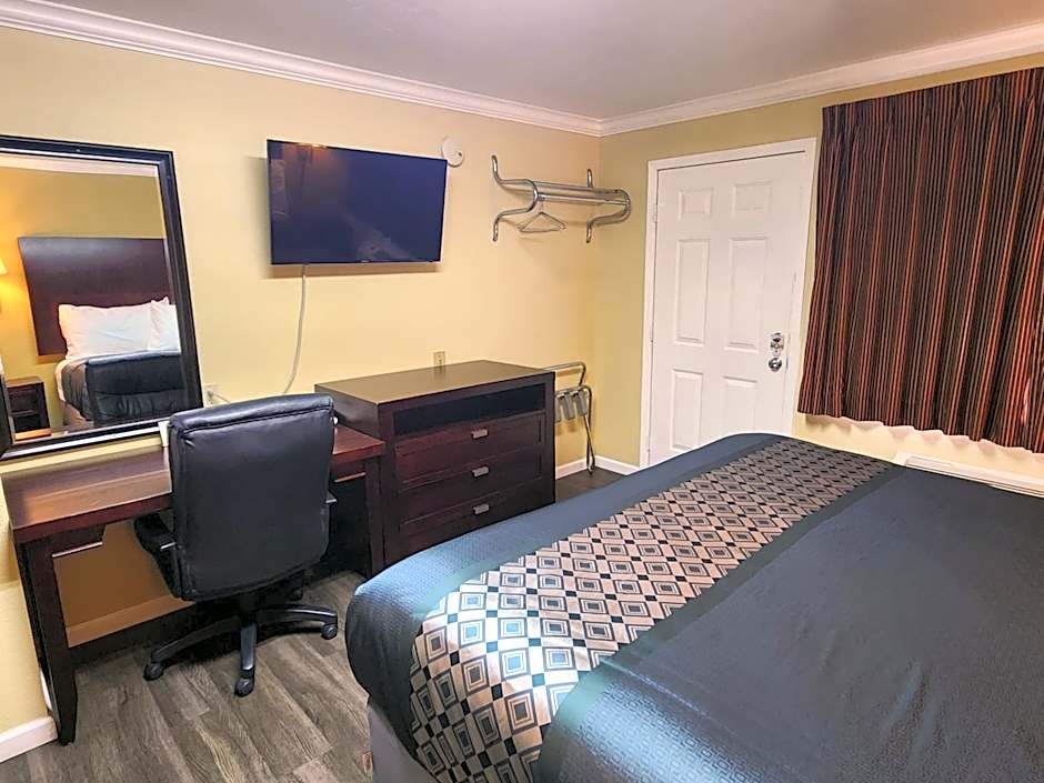 Photo 1 of 10 of 1 King Bed