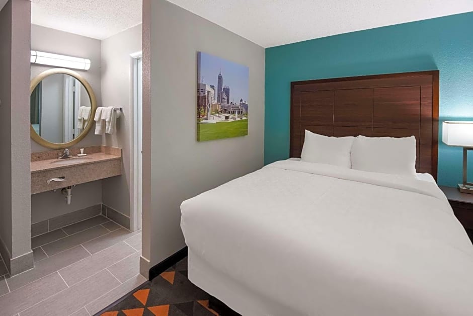 Clarion Pointe Indianapolis Northeast