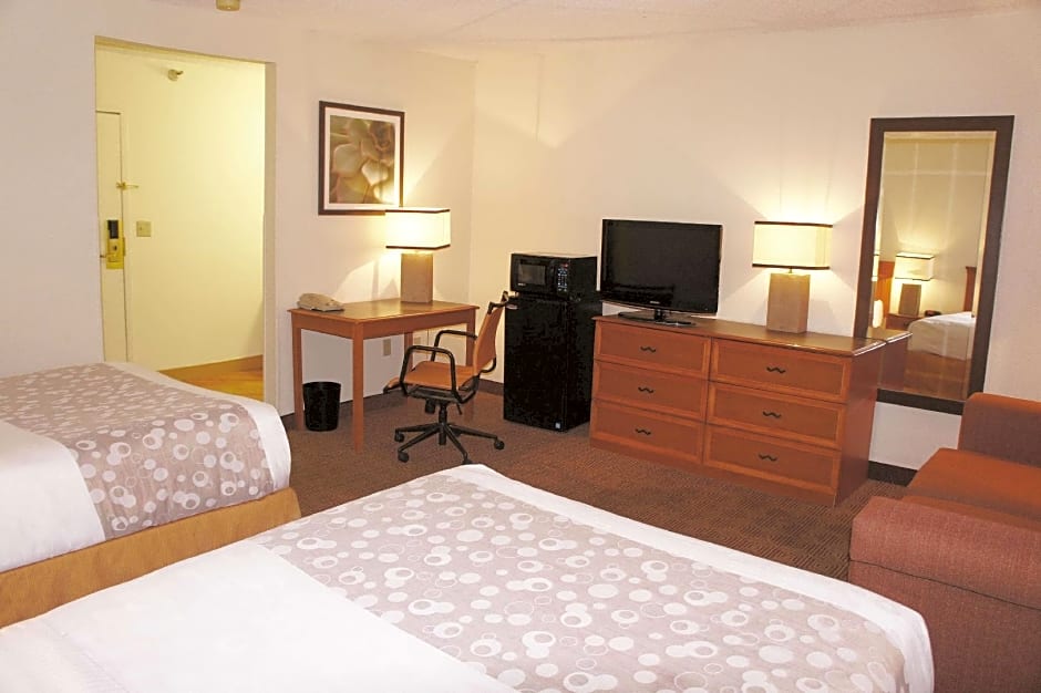La Quinta Inn & Suites by Wyndham Kansas City North