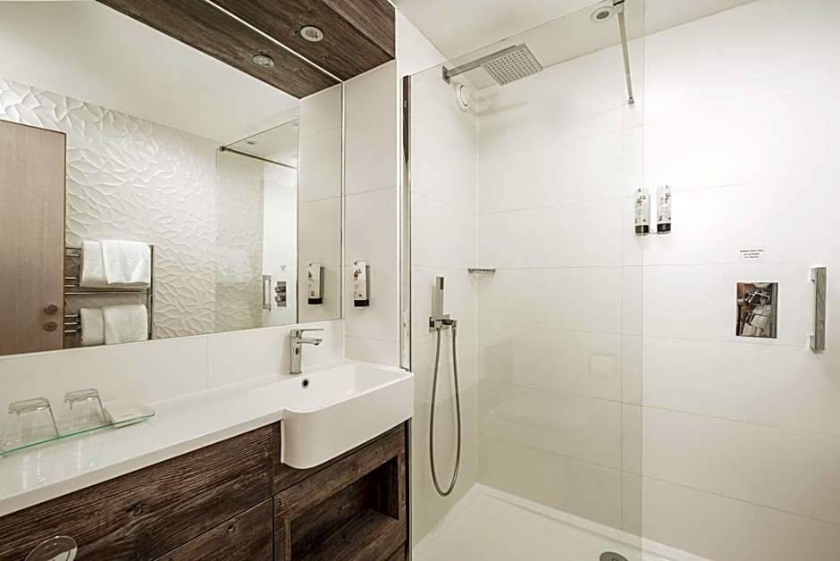 Drift Inn formerly the Waterfront Hotel