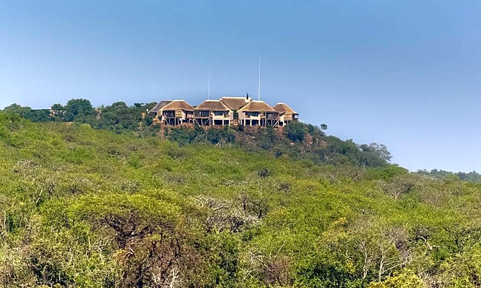 Umzolozolo Private Safari Lodge & Spa