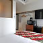 FFFFFF Hotel