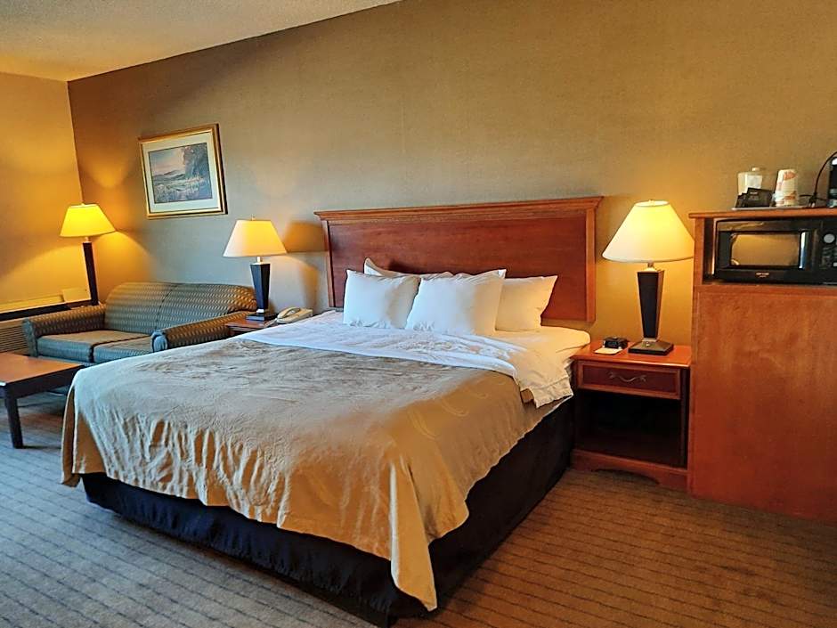 Quality Inn & Suites Grants - I-40