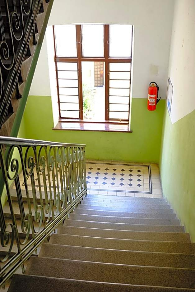Lovecroatia Zagreb-'Paxnest' HOSTEL, No party! Cozy and quiet! Separated Men and women's Dormitory and Shower room! Indoor shoes provided! Lower beds with curtains for privacy! Maximum 4-5 beds per room! Fully prepared bed sheets! Have Laundry shop