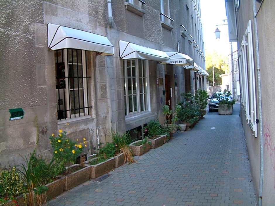 A La Porte Saint Jean