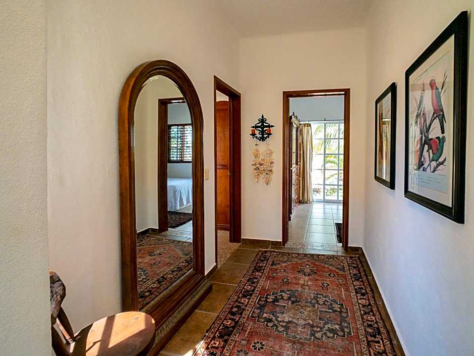 Casa Zarah - Hacienda Family Home - Pool and 2-Block to Beach