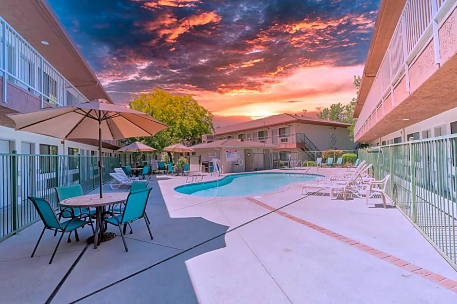 The Oakhurst Inn at Yosemite