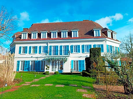 Chateau De Montreuil