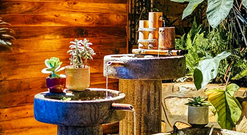 Yushili Hotel & Restaurant