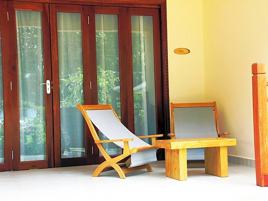 Pirogue Lodge