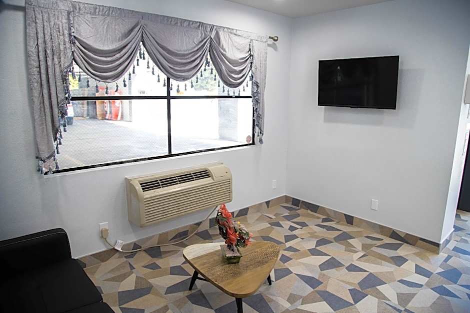 Pico Rivera Inn & Suites