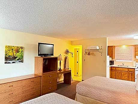 Queen Room with Kitchenette - No Pets Allowed