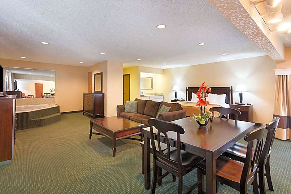 Quality Inn Parkersburg North-Vienna