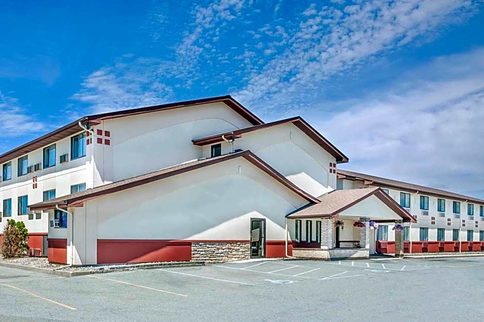 Super 8 by Wyndham Montgomery Maybrook