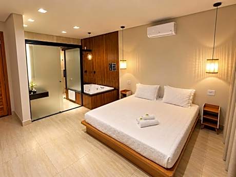 Suite with Hot Tub