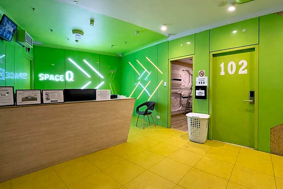 Space Q Capsule Hotel