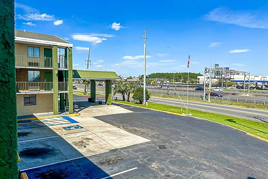 OYO Hotel Mobile, AL I-65 at Airport Blvd