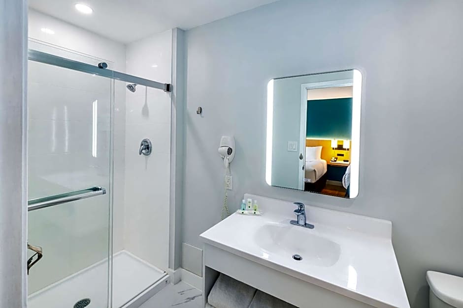 Quality Inn & Suites Garden Of The Gulf