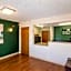 Hometowne Studios Houston - West Oaks/ Energy Corridor