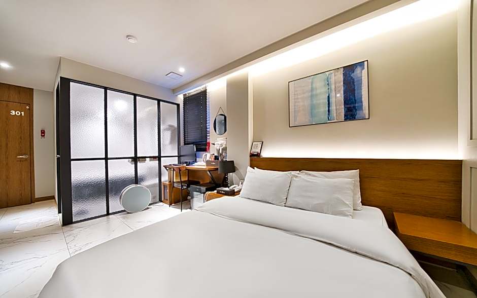 Plum Hotel