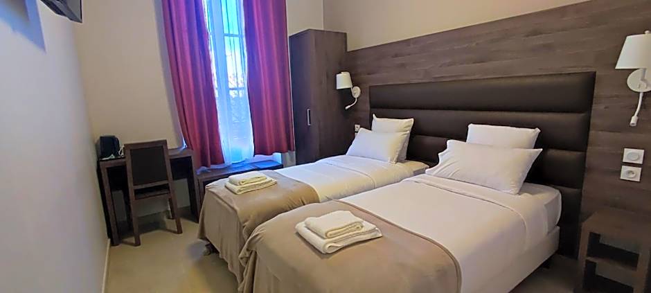 SQUARE HOTEL
