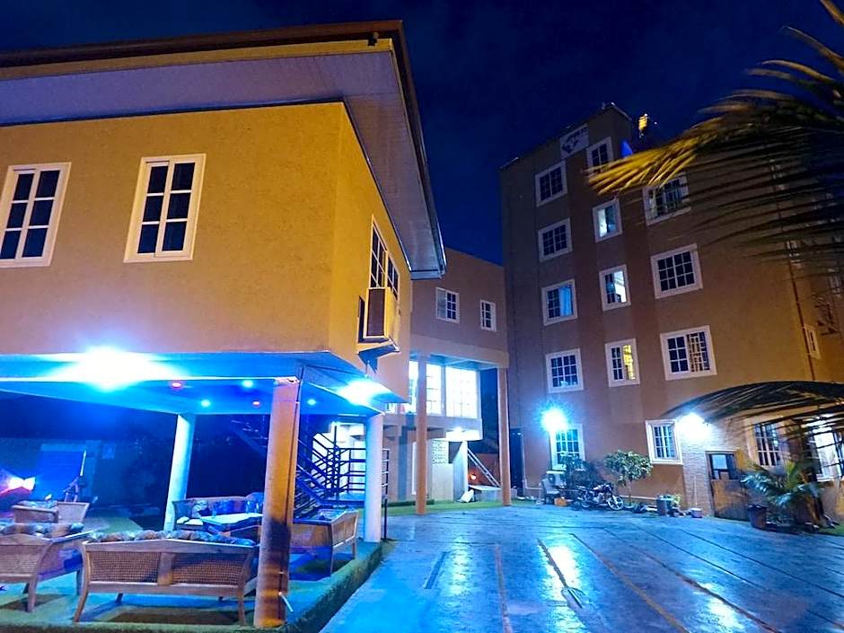 Plus 33 Hotel