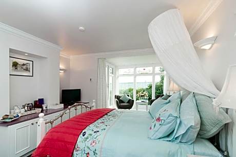 Queen Room with Private Patio