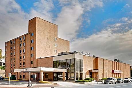 Ramada by Wyndham Marquette