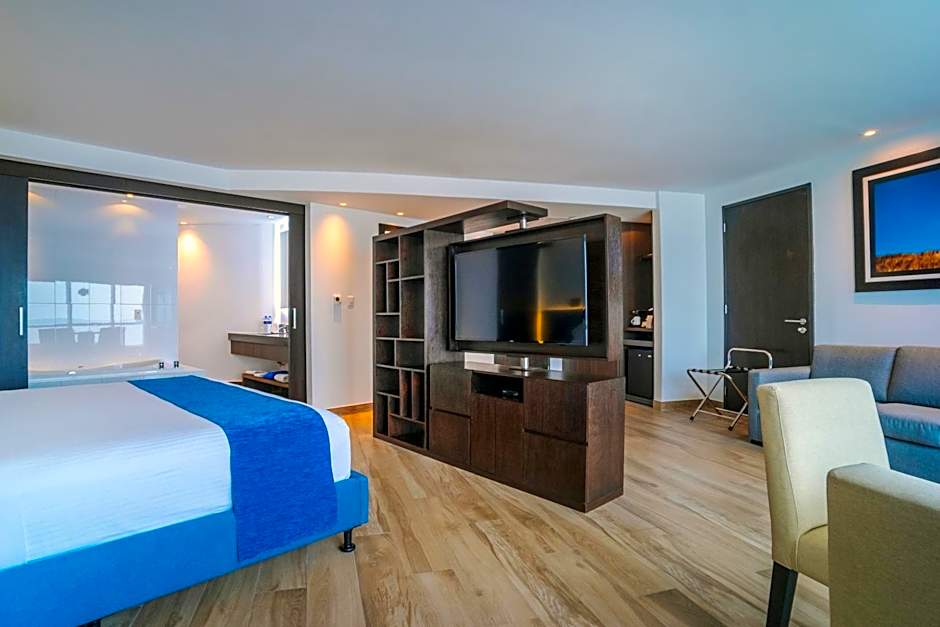 Wyndham Guayaquil, Puerto Santa Ana