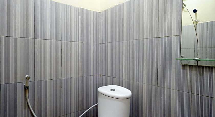 RedDoorz Syariah near Alun Alun Pacitan 2