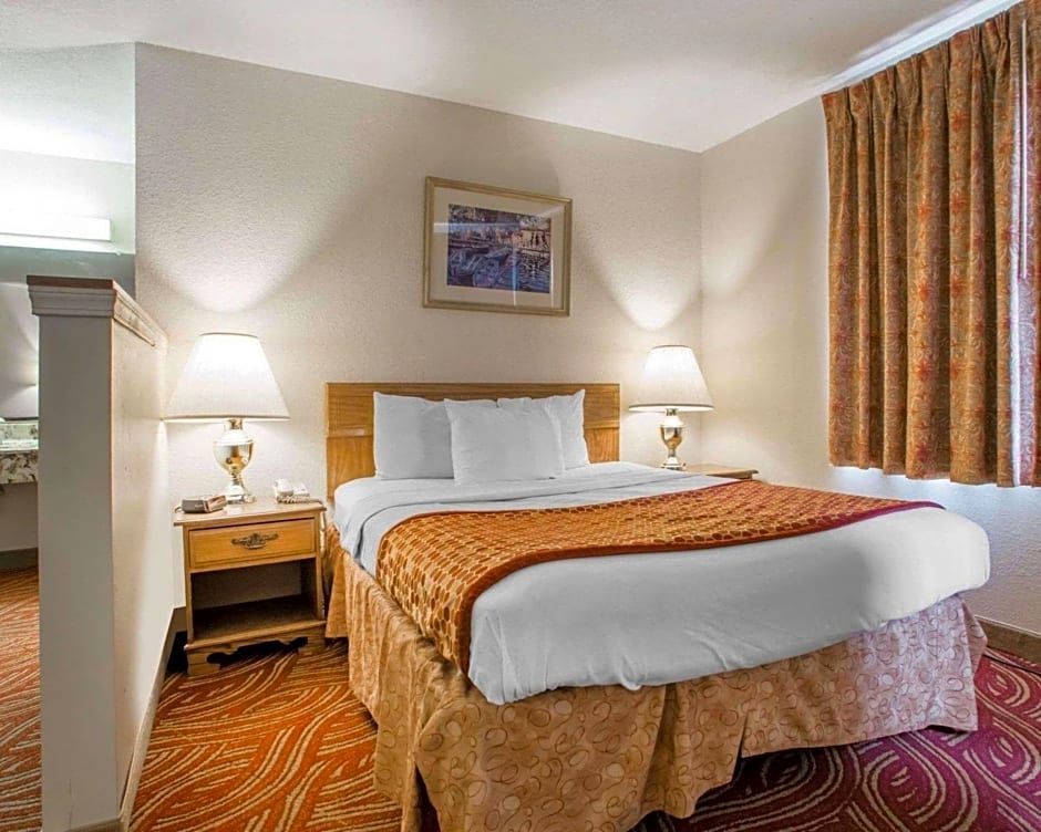 Econo Lodge Inn & Suites Stevens Point