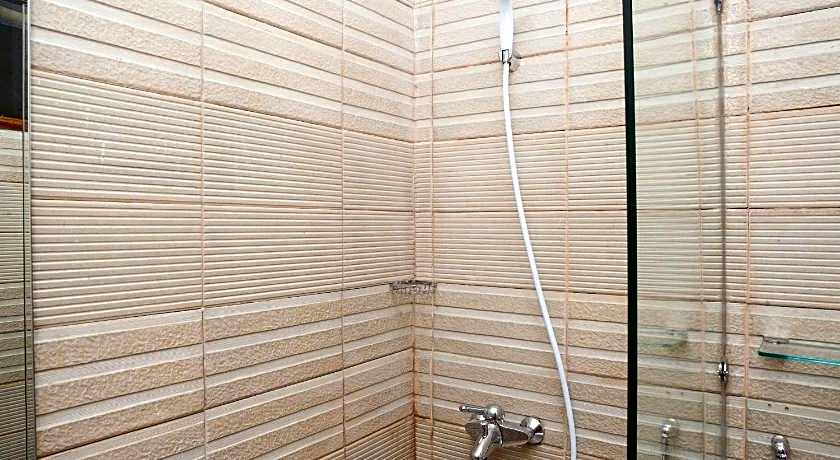 RedDoorz Plus near Pasundan University