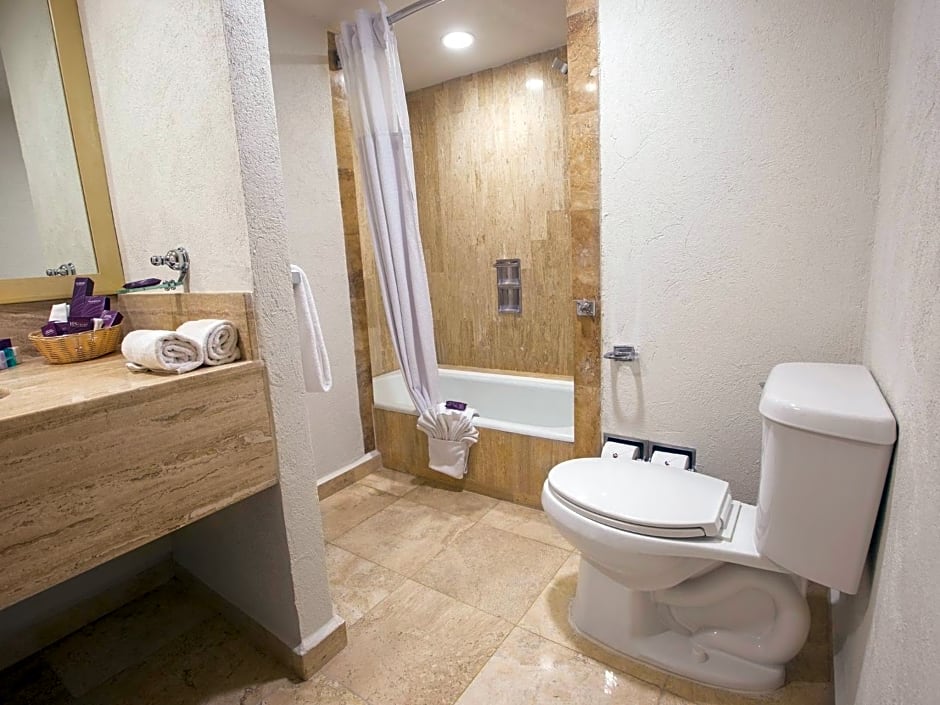 HS HOTSSON Hotel Acapulco