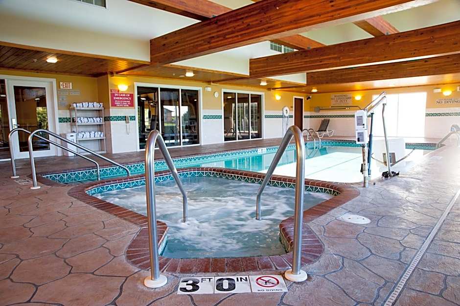 Country Inn & Suites by Radisson, Milwaukee Airport, WI