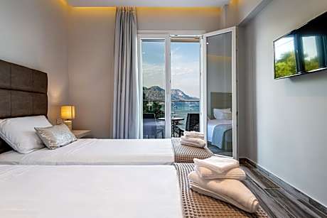 Deluxe Double Room with Side Sea View