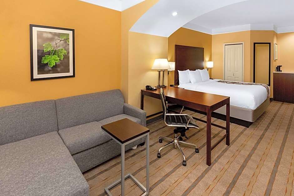 La Quinta Inn & Suites by Wyndham Houston Nw Beltway 8 / West Rd