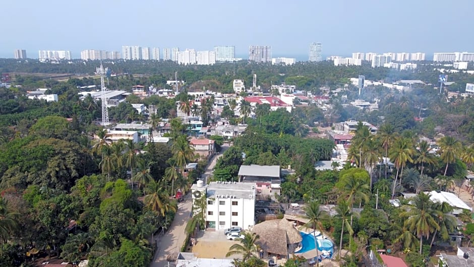 Hotel Ashly Loma Larga